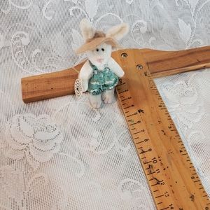 Cute tiny Boyds Bears Wuzzies